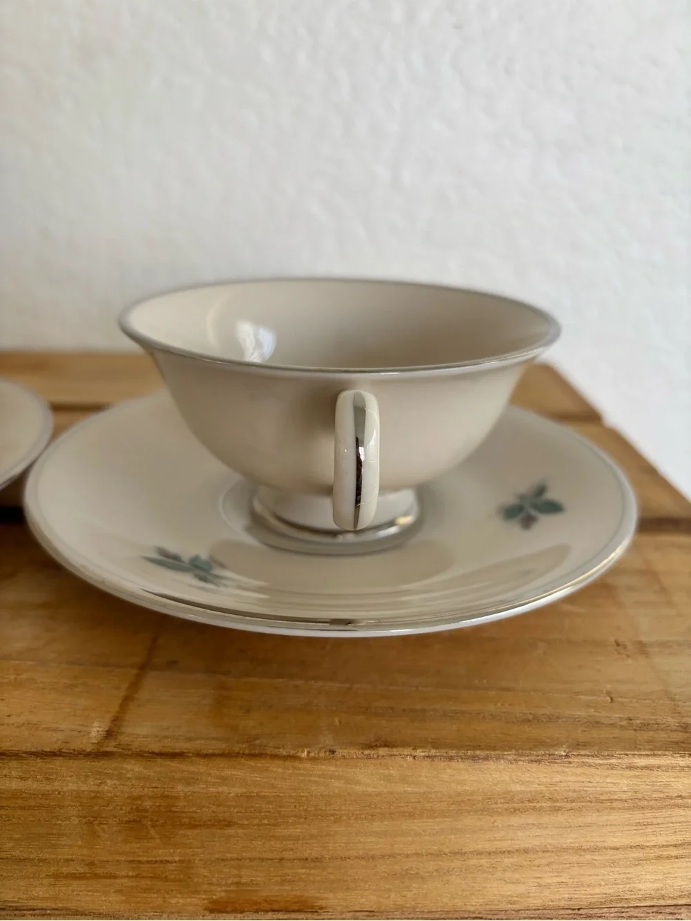 Fleetwood Fine China 4-Piece Tea Cups & Saucers Set